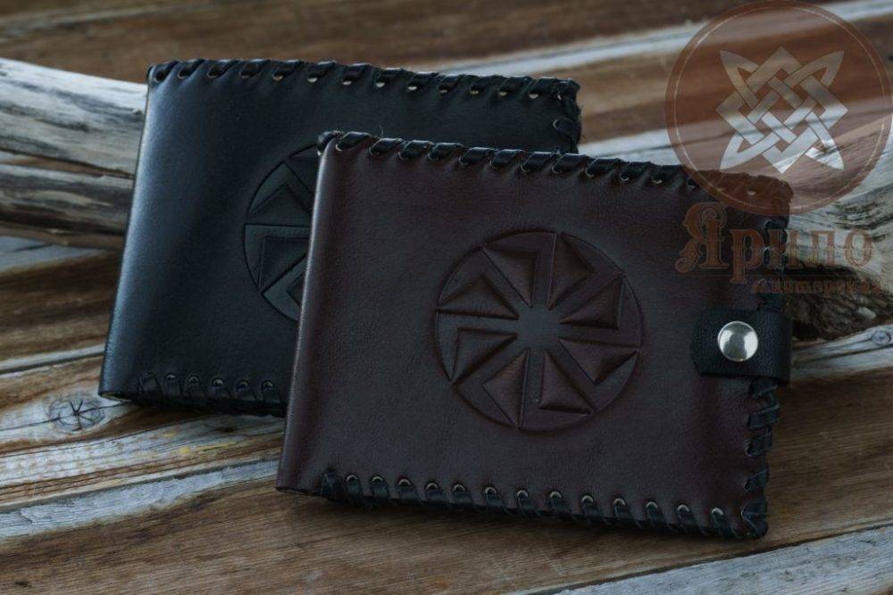 Кожаный кошелёк с Коловратом чёрный натуральная кожа высота 9 см