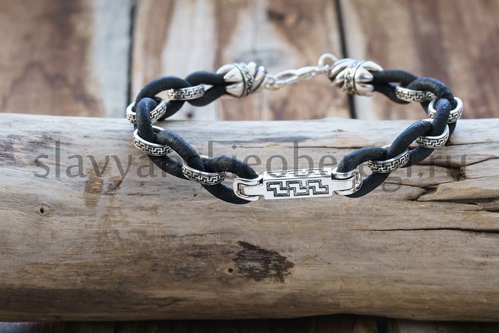 Браслет Перуница серебро 925 с кожаным шнуром на дереве